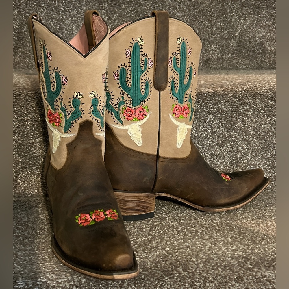 Women’s Junk Gypsy boots by lane Cactus